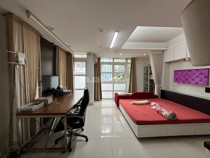 Chính chủ bán nhà phố mặt tiền, sổ hồng ngoài, giao nhà ngay