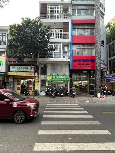 Chính chủ bán nhà phố mặt tiền, sổ hồng ngoài, giao nhà ngay