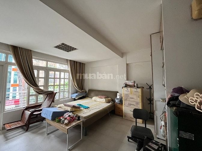 Chính chủ bán nhà phố mặt tiền, sổ hồng ngoài, giao nhà ngay