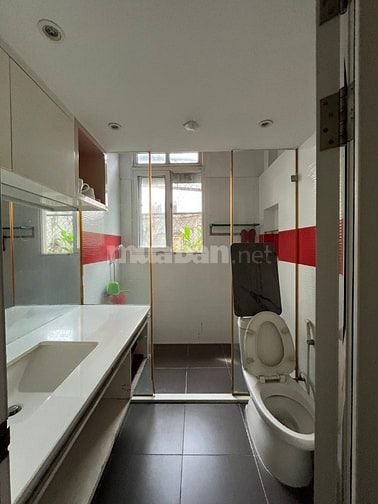 Chính chủ bán nhà phố mặt tiền, sổ hồng ngoài, giao nhà ngay