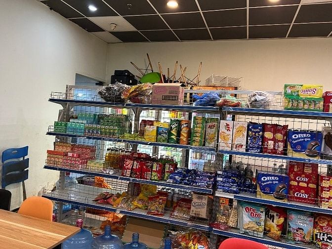sang nhượng quán cơm văn phòng và cửa hàng tiện ích.