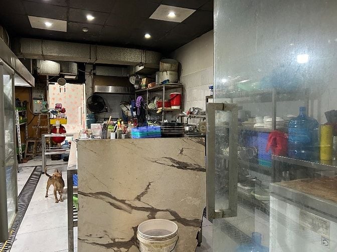 sang nhượng quán cơm văn phòng và cửa hàng tiện ích.