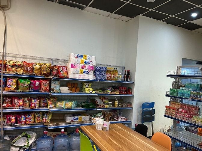 sang nhượng quán cơm văn phòng và cửa hàng tiện ích.