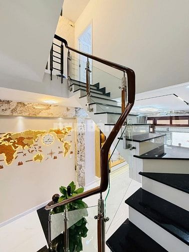 Đi nước ngoài định cư bán gấp nhà ở đường Nguyễn Thị Minh Khai, phường