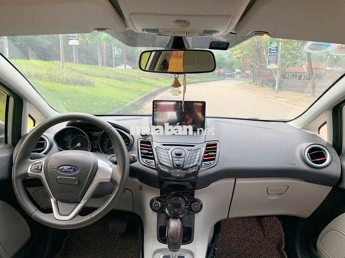 Ford Fiesta Titanium 1.5L số tự động đẹp xuất sắc