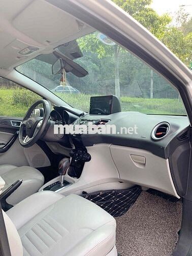Ford Fiesta Titanium 1.5L số tự động đẹp xuất sắc