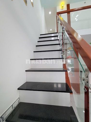 Nhà 1 trệt 1 lửng 4x9 đẹp sạch 