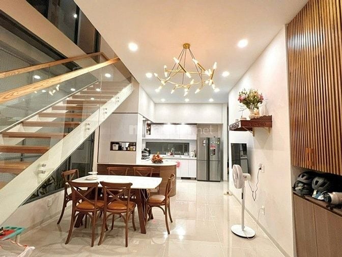 bán nhà mặt tiền đường nguyễn hữu tiến DT 4,3x28 NH 8m đúc 3 tấm 