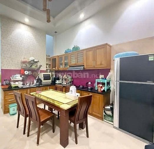 EM CẦN BÁN NHÀ TRUNG TÂM HÀNH CHÍNH CHỢ BÌNH CHÁNH GIÁ 750TRTR