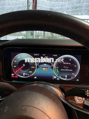 Mercedes Benz 2022 E200 Exclusive - 35000 km