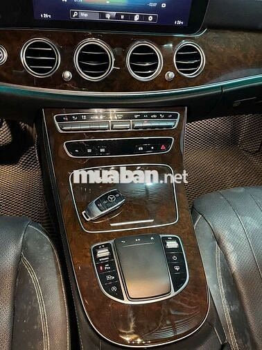 Mercedes Benz 2022 E200 Exclusive - 35000 km