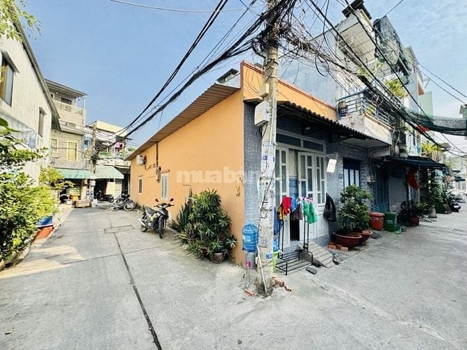 Nhà 3 Mặt Tiền, đường chiến lược, Hẻm Xe Hơi 6M-5M-5M thông tứ tung. 
