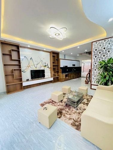 Nhà Đẹp Ở Luôn Tam Trinh, Hoàng Mai 45m, 5 tầng, mt 4.3m, giá 7.3 tỷ.