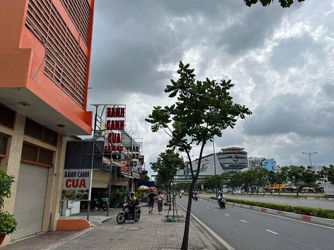 Bán nhà 2MT Phạm Văn Đồng, TP. Thủ Đức 300m2. Gía bán 38 tỷ