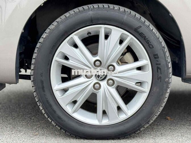 Innova 2019 2.0V Mua từ mới