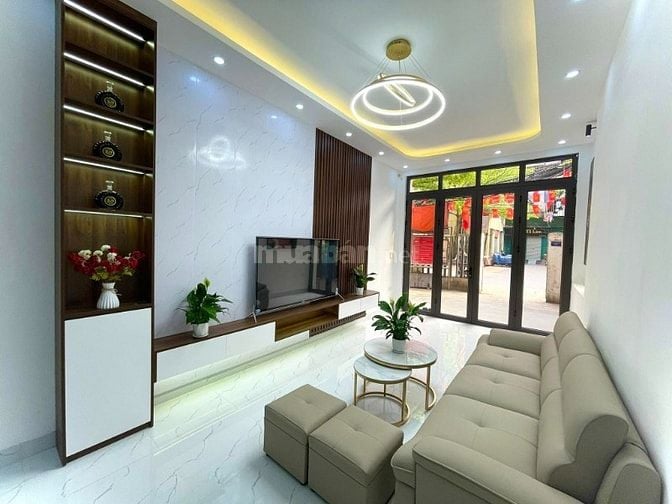 Chính chủ bán gấp nhà 5 tầng, ô tô đỗ cửa vào nhà, kinh doanh 12 tỷ
