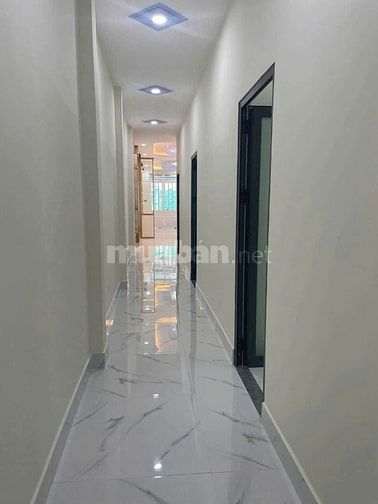 Cần tiền làm ăn bán lại căn nhà 143m2 ở Hóc môn giá 1 tỷ 050 triệu.
