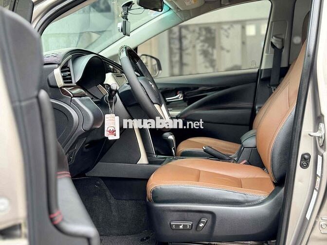 Innova 2019 2.0V Mua từ mới