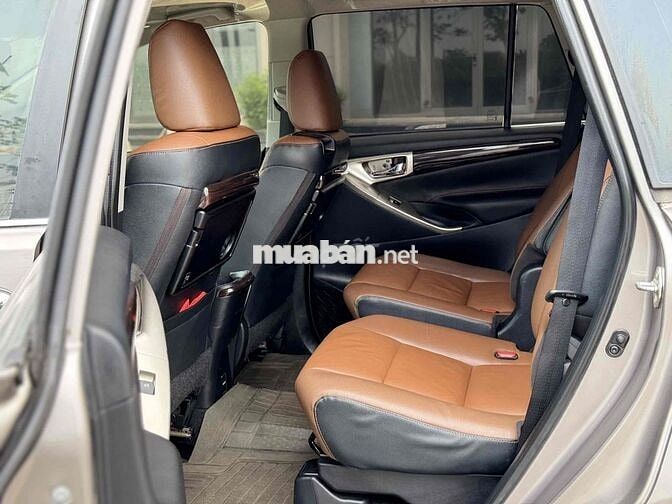 Innova 2019 2.0V Mua từ mới