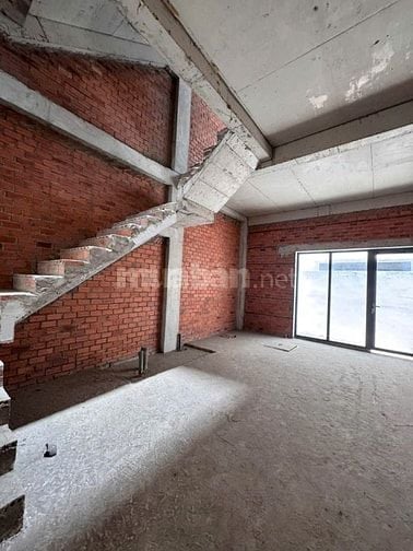 khách chốt lỗ gấp  2tỷ850 nhà 3 lầu 1 trệt 1 thượng đậu ô tô riêng