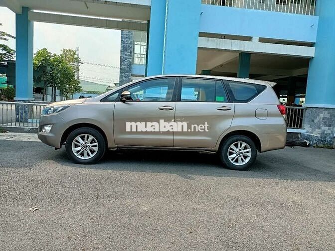 Toyota Innova 2019 2.0E - 90000 km