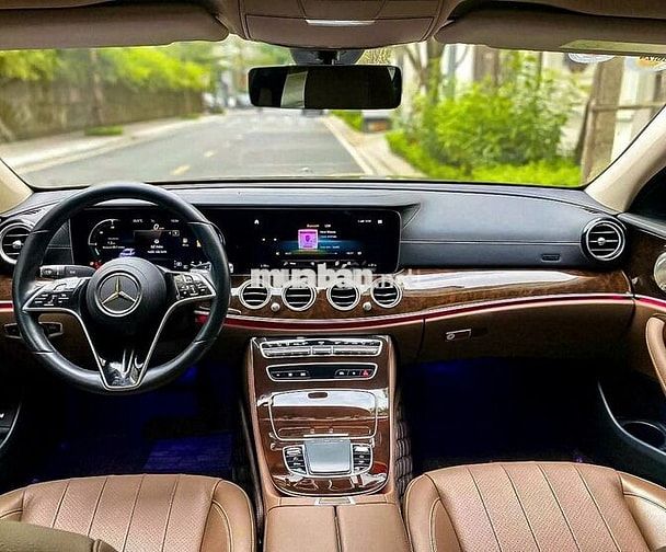 Mercedes Benz E200 Exclusive 2023 - 27000 km
