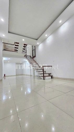 Cho thuê nhà mới tinh ngõ 106 Hoàng Quốc Việt: 75m2, 5 tầng