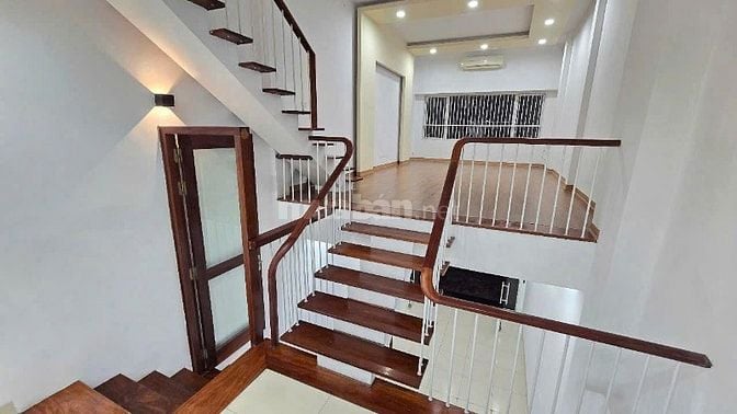 Cho thuê nhà mới tinh ngõ 106 Hoàng Quốc Việt: 75m2, 5 tầng