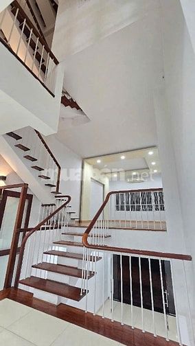 Cho thuê nhà mới tinh ngõ 106 Hoàng Quốc Việt: 75m2, 5 tầng