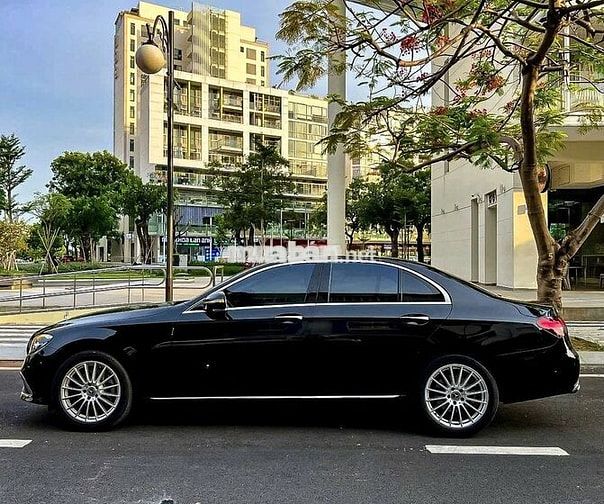 Mercedes Benz E200 Exclusive 2023 - 27000 km