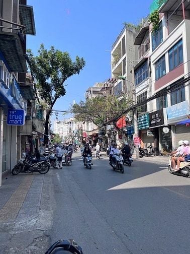 Bán Đất mặt phố Đê La Thành, 99m, mặt tiền 6m, lô góc, 39,5 tỷ