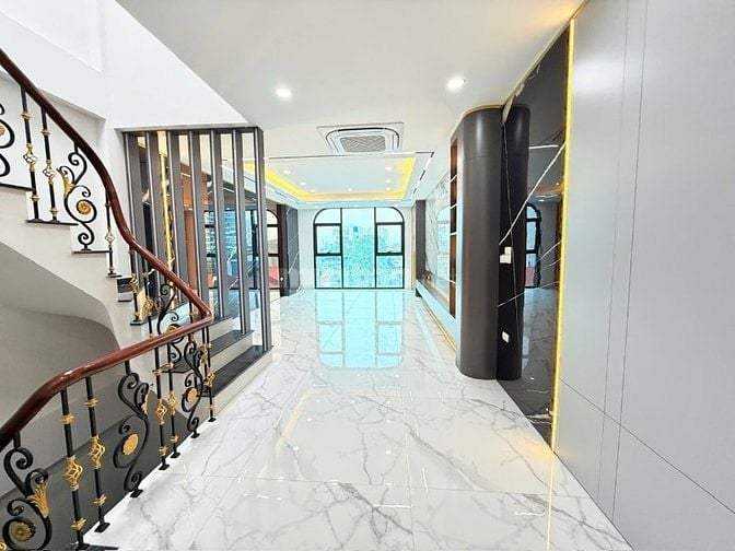 Tòa nhà Minh Khai 7 tầng thang máy ô tô kinh doanh, dt 89m2, mt 5m.