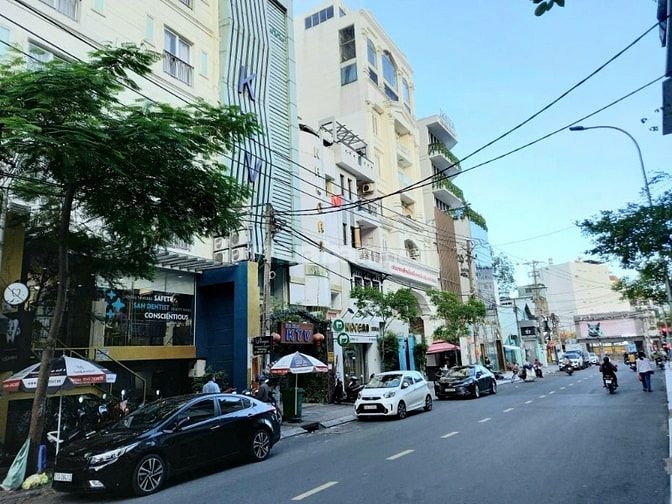Cần bán gấp nhà mặt tiền Đặng Dung, 4 tầng giá nhỉnh 25 tỷ