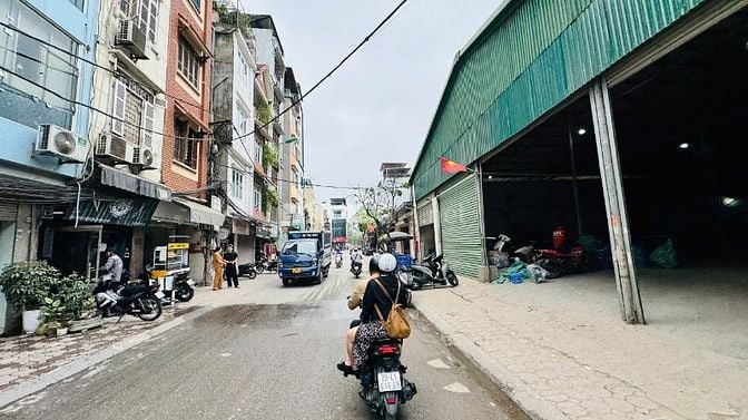 Chính chủ bán nhà ngõ 279 Đội Cấn DT 122m2, MT 7.5m