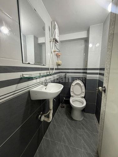 TRẦN HƯNG ĐẠO QUẬN 5 GẦN 40M2 HẺM 4M THÔNG, CÁCH MT 40M, 3 TẦNG