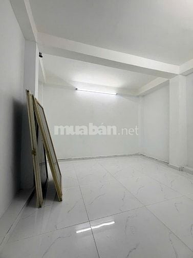 TRẦN HƯNG ĐẠO QUẬN 5 GẦN 40M2 HẺM 4M THÔNG, CÁCH MT 40M, 3 TẦNG