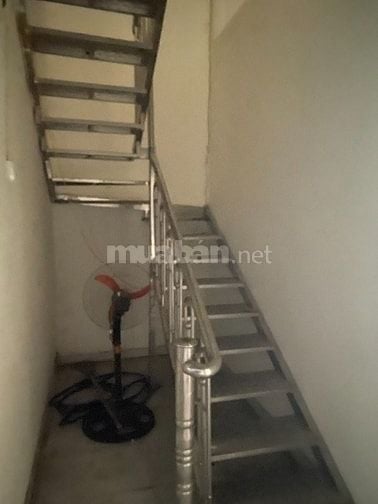 Cho thuê kho hàng 150m2 ,ngõ 76 phố An Dương, tải 5 tấn đỗ cửa , 10tr