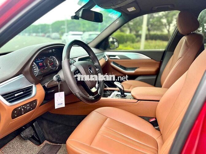 VinFast Lux SA2.0  Premium - 645 Tr