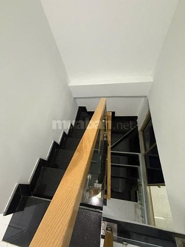 TRẦN HƯNG ĐẠO QUẬN 5 GẦN 40M2 HẺM 4M THÔNG, CÁCH MT 40M, 3 TẦNG