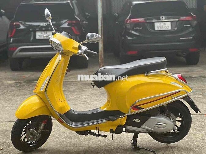 Vespa vàng 2021 xe trùm mền chạy mấy ngàn cây km