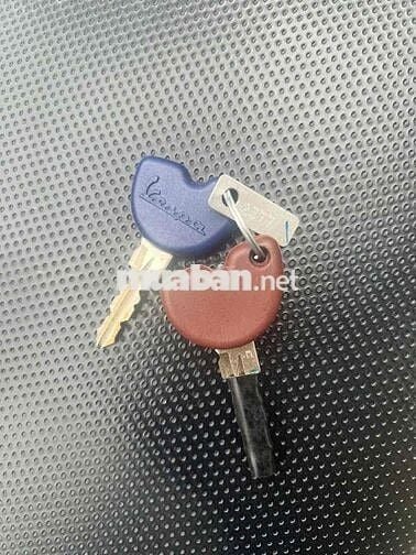 Vespa vàng 2021 xe trùm mền chạy mấy ngàn cây km