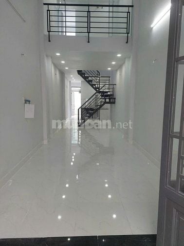 Bán nhà mới xây gần trường ĐH Huflic, gần chợ và nhà thờ Trung Chánh