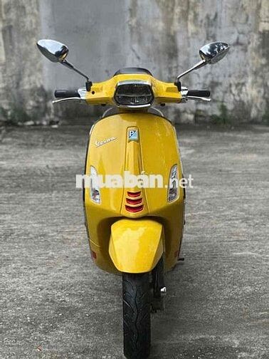 Vespa vàng 2021 xe trùm mền chạy mấy ngàn cây km