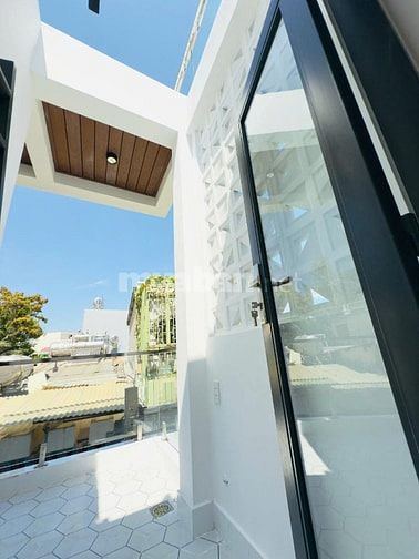 NHÀ ĐẸP DỌN VÀO Ở NGAY 4 TẦNG- VỊ TRÍ SÁT Q5, Q1-NGANG 4.2M NHÀ CÁCH M