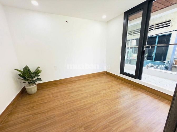 NHÀ ĐẸP DỌN VÀO Ở NGAY 4 TẦNG- VỊ TRÍ SÁT Q5, Q1-NGANG 4.2M NHÀ CÁCH M