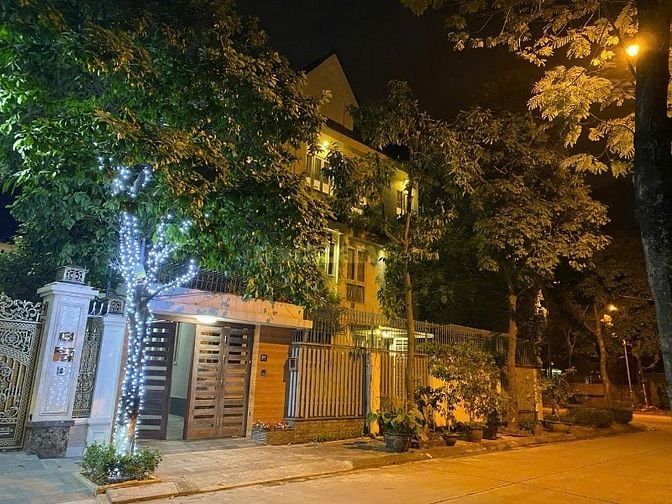 Biệt thự KĐT Pháp Vân, DT 252, MT 14m, 4 tầng, thang máy, ô tô tránh