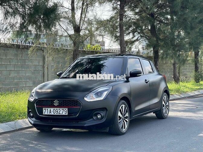 Suzuki Swift 2020 màu đen mờ đi ít.