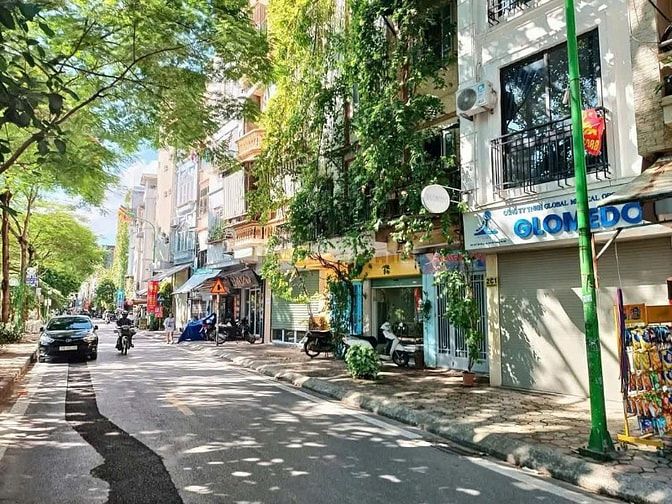  Bán nhà phố Trung Kính, Cầu Giấy. Lô góc, 81m2, MT 5m chỉ hơn 300tr/m