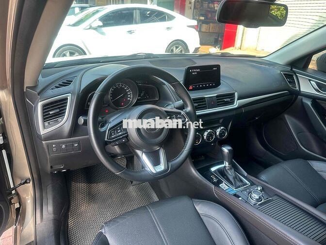 Mazda 3 2018 1.5 AT Sedan - 72123 km
