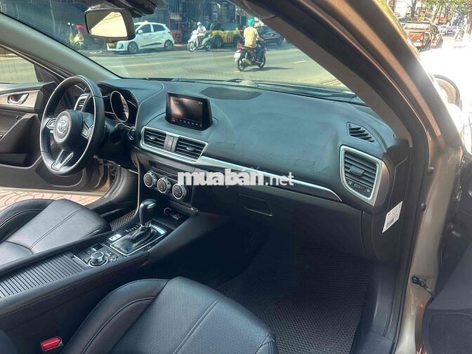 Mazda 3 2018 1.5 AT Sedan - 72123 km